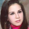 NOVI SAD - Mia Petrović (15), učenica novosadske gimnazije „Isidora Sekulić“, od subote u ponoć kao da je u zemlju propala! Devojka je nestala nakon što je samo u crnoj majici na bretele, farmerkama i cipelama izašla iz diskoteke „Fjužn“, gde je bila u provodu sa bratom, sestrom i društvom. Policija i rodbina krenuli su u potragu za njom, ali do sada, kako saznajemo, to nije dalo rezultata.
Rodbina nestale učenice priča da ih najviše brine što je Mijin mobilni telefon non-stop nedostupan i što je iz diskoteke izašla iznenada i samo u majici na bretele.

- Iz kluba je izašla oko 23.45 sati, obučena samo u majicu na bretele, farmerkama i dubokim cipelama. Pola sata kasnije, pozvala je na kratko sestru na mobilni telefon, ali je on sada nedostupan. Koliko smo saznali od nekoliko gostiju diskoteke, tamo nikakvih problema nije bilo, a niko ne zna ni zašto je iznenada izašla, niti gde je otišla. Prema jednoj priči, njoj je u jednom trenutku zasmetalo to što je igrala malo slobodnije nego obično. Bilo ju je sramota - priča za Kurir jedna rođaka nestale devojčice.
Roditelji devojčice su u šoku, jer sa njom nikada do sada nisu imali probleme, pogotovo što je odličan i primeran učenik. Policija se uključila u potragu 24 časa posle njenog nestanka, što dozvoljava zakon kad je maloletna osoba u pitanju. Roditelji, takođe, pozivaju sve koji su u subotu oko ponoći bili u diskoteci ili tom delu grada i imaju bilo kakvu informaciju o Mijinom kretanju da se jave na telefone 064/148-75-27 ili 064/164-68-99, odnosno najbližoj stanici policije.